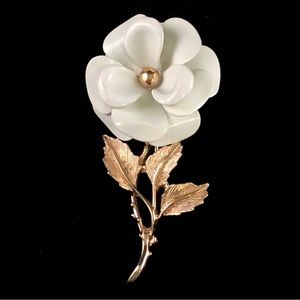 Rare Avon Snow Flower Brooch from 1972